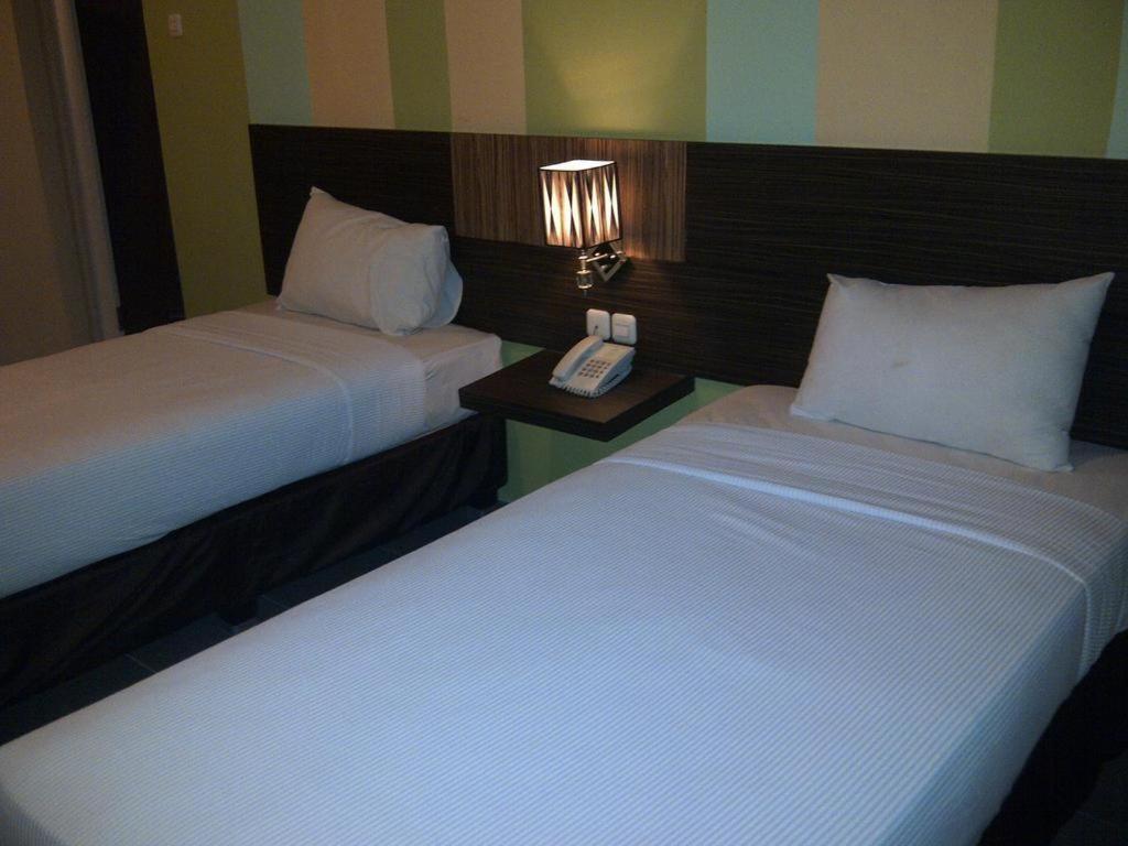 Pose In Hotel Yogyakarta Exterior foto